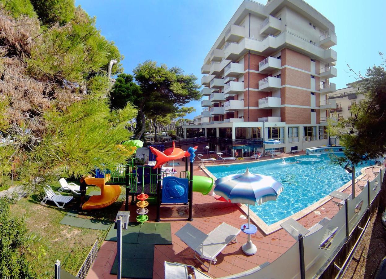 Hotel Atlantic Giulianova Eksteriør billede