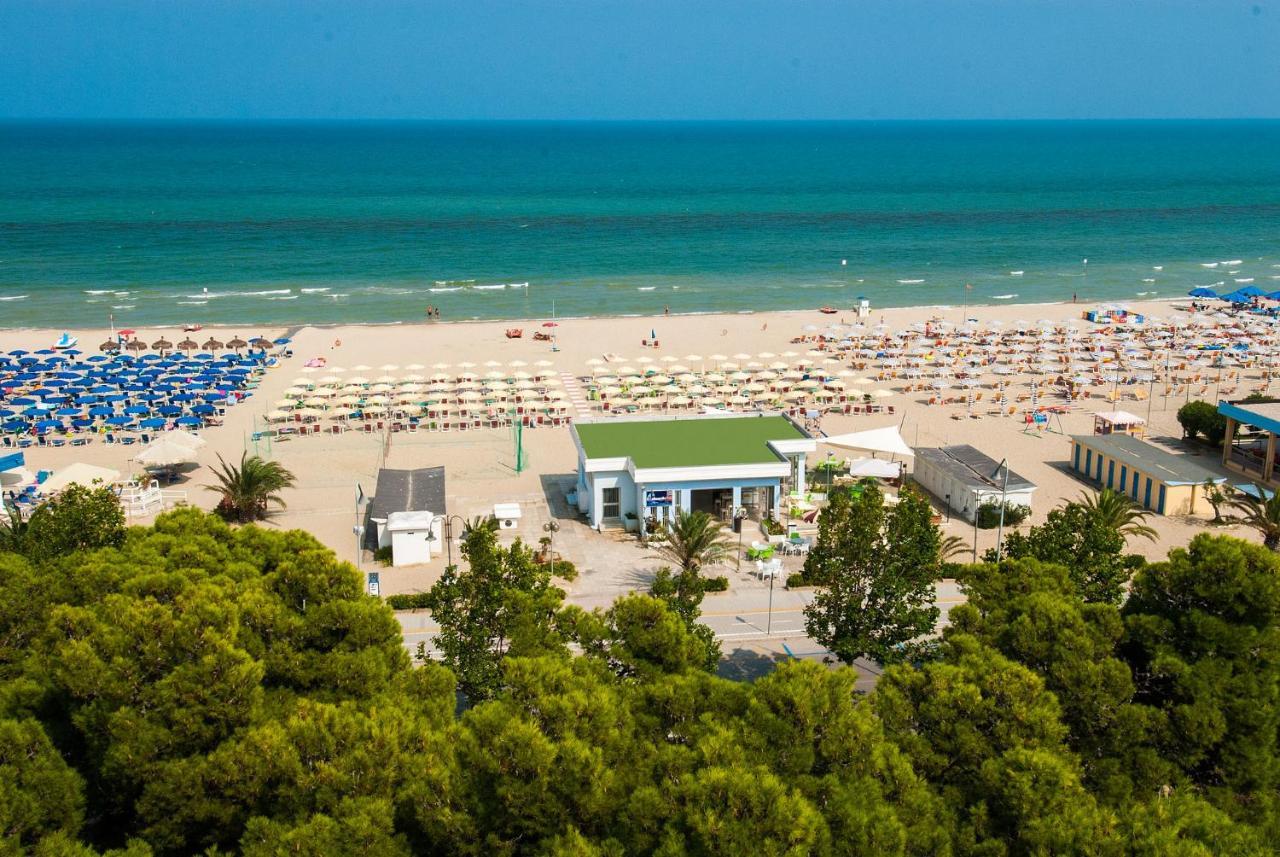 Hotel Atlantic Giulianova Eksteriør billede